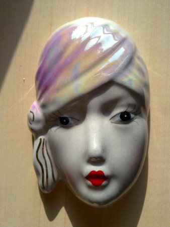 Cara de boneca em loiça